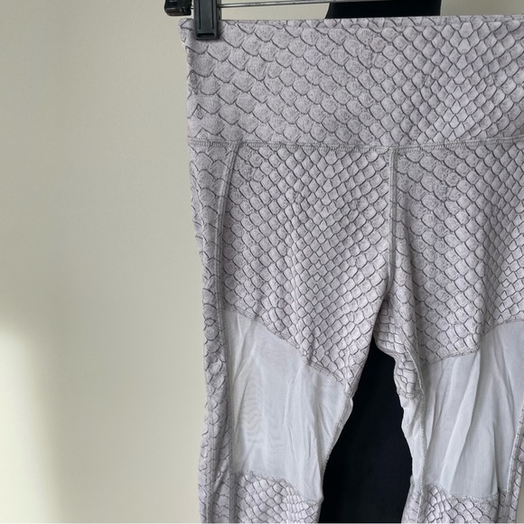 Varley Gray Hillcrest Stirrup Python Snake Print Performance Leggings EUC Size S - Picture 5 of 9